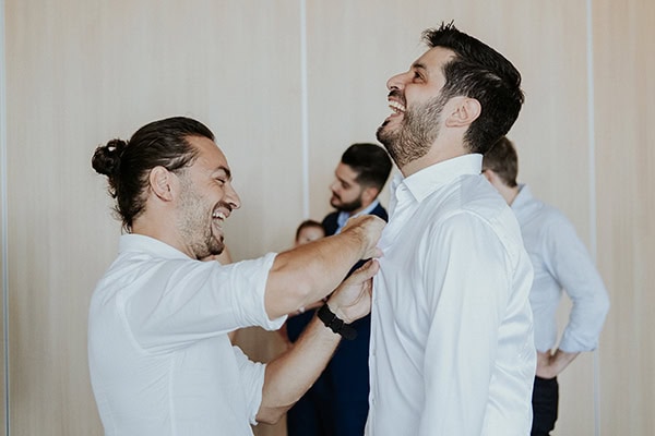 romantic-fall-wedding-roses-chrysanthemums-next-to-beach_12