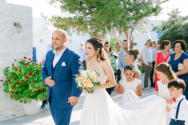 Ένας ρομαντικός γάμος στην Κέα με παιώνιες και David Austin τριαντάφυλλα │ Ελισάβετ & Δημήτρης