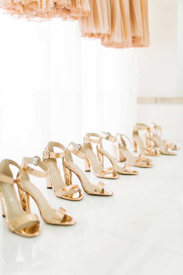 romantic-wedding-crete-white-roses-greenery_06