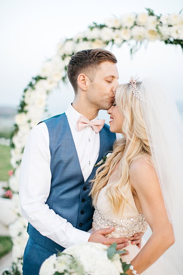 romantic-wedding-crete-white-roses-greenery_24
