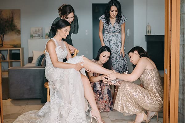 rustic-summer-wedding-corinthous-roses-dahlia-pampas-grass_09