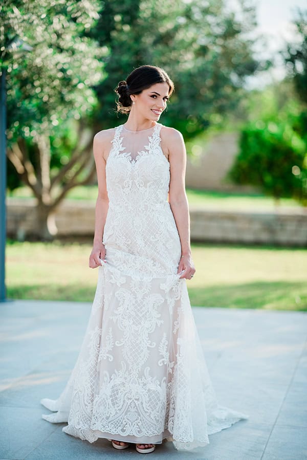 rustic-summer-wedding-corinthous-roses-dahlia-pampas-grass_11