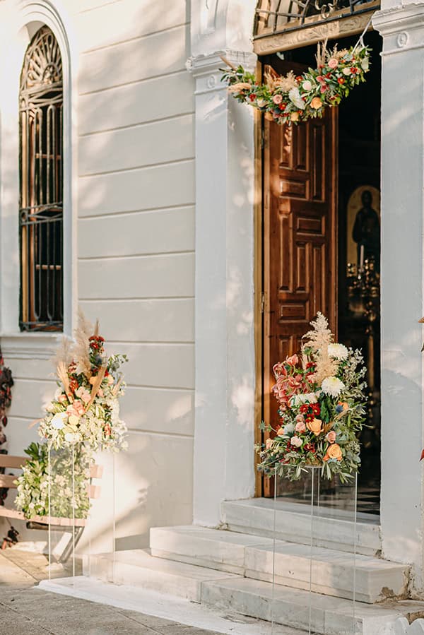 rustic-summer-wedding-corinthous-roses-dahlia-pampas-grass_16