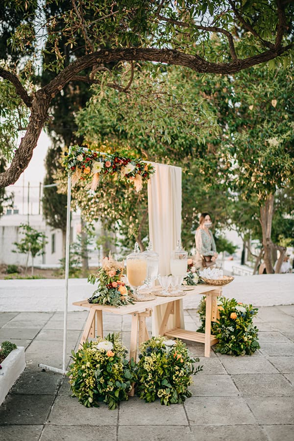 rustic-summer-wedding-corinthous-roses-dahlia-pampas-grass_20x