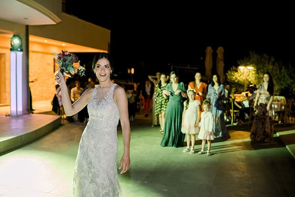 rustic-summer-wedding-corinthous-roses-dahlia-pampas-grass_31