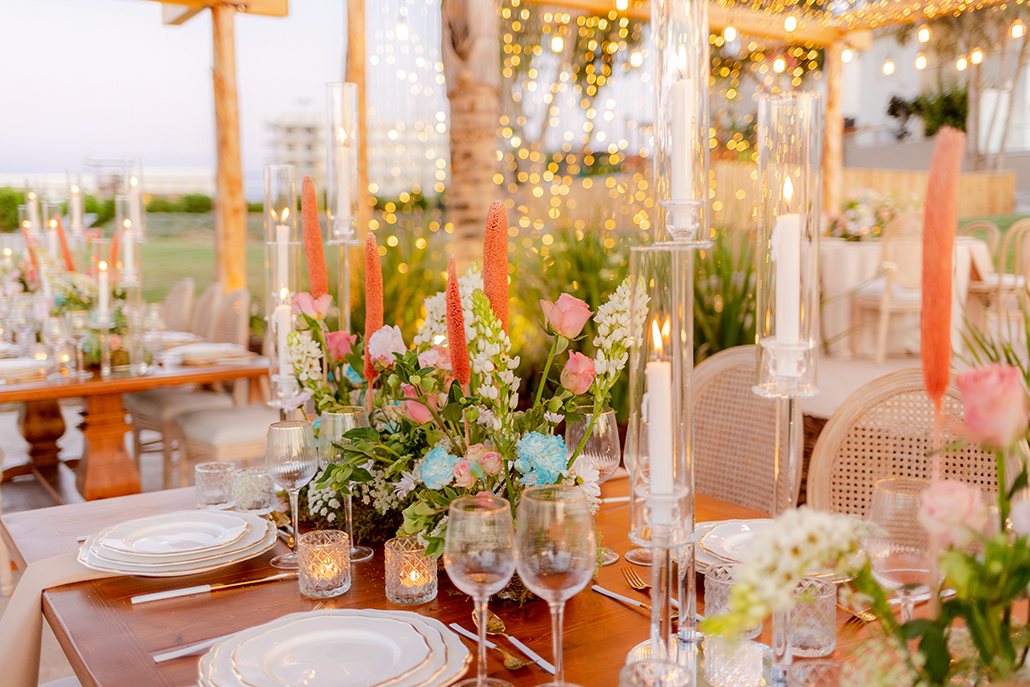 Καλοκαιρινό εξωτικό styled shoot με φόντο τα γαλανά νερά του Πρωταρά