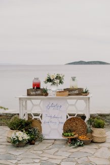 Ρουστίκ lemonade stand για μια δροσιστική νότα στο γάμο σας