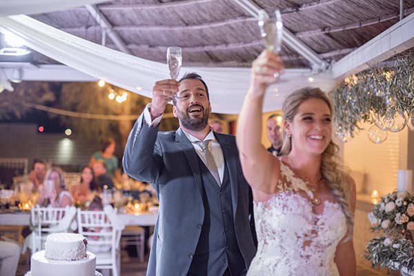 Ένας καλοκαιρινός γάμος στην Αθήνα με ελιά και λευκά τριαντάφυλλα │ Μαρίνα & Νικηφόρος