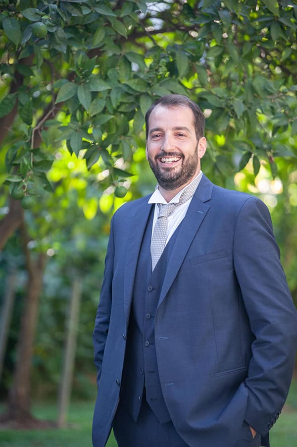 summer-wedding-athens-olive-leaves-white-roses_08