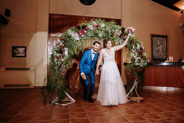 Πανέμορφος φθινοπωρινός γάμος στην Αθήνα και κόκκινα τριαντάφυλλα και λευκά χρυσάνθεμα│ Νατάσα & Παναγιώτης