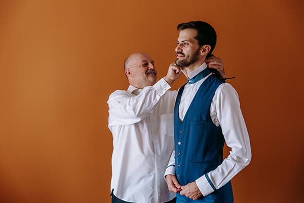 summer-wedding-athens-red-roses-white-chrysathemum_01z