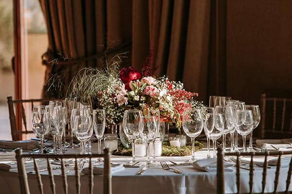 summer-wedding-athens-red-roses-white-chrysathemum_11
