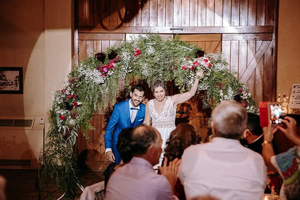 summer-wedding-athens-red-roses-white-chrysathemum_17