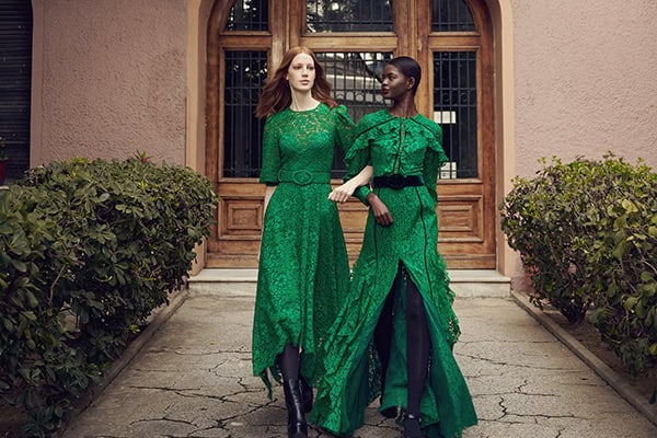 Αριστοκρατικά φορέματα για γάμο από το σχεδιαστή Christos Costarellos Αριστοκρατικά φορέματα για γάμο από το σχεδιαστή Christos Costarellos