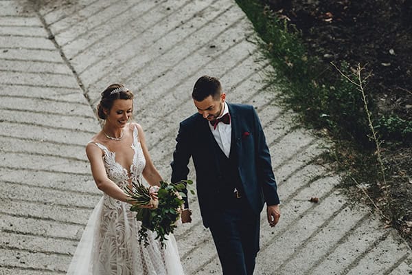 beautiful-summer-wedding-mountainous-cyprus-roses-lycianthus_04
