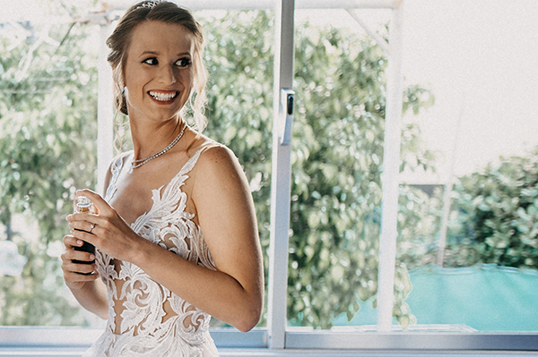 beautiful-summer-wedding-mountainous-cyprus-roses-lycianthus_06