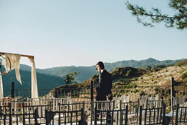 beautiful-summer-wedding-mountainous-cyprus-roses-lycianthus_14