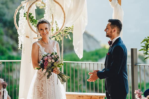 beautiful-summer-wedding-mountainous-cyprus-roses-lycianthus_19