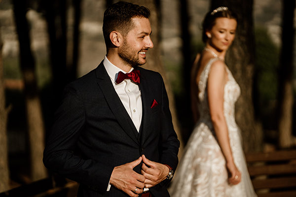 beautiful-summer-wedding-mountainous-cyprus-roses-lycianthus_28