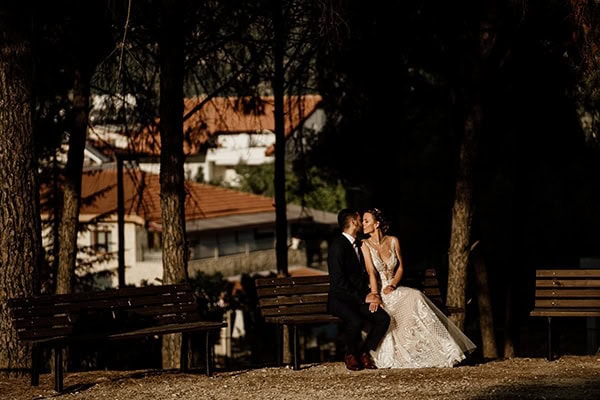 beautiful-summer-wedding-mountainous-cyprus-roses-lycianthus_30