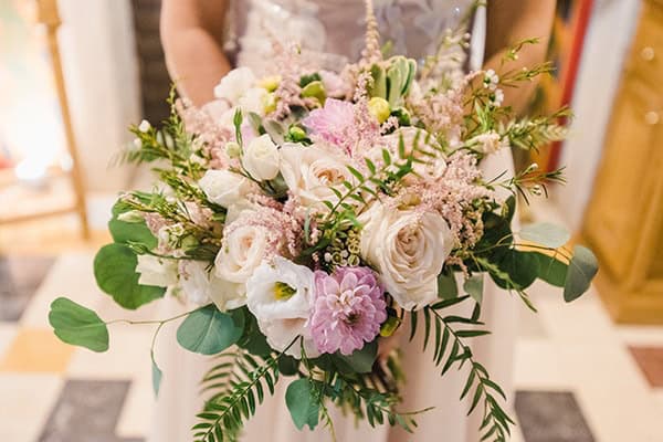 Νυφικές ανθοδέσμες με ντάλιες σε πανέμορφα χρώματα