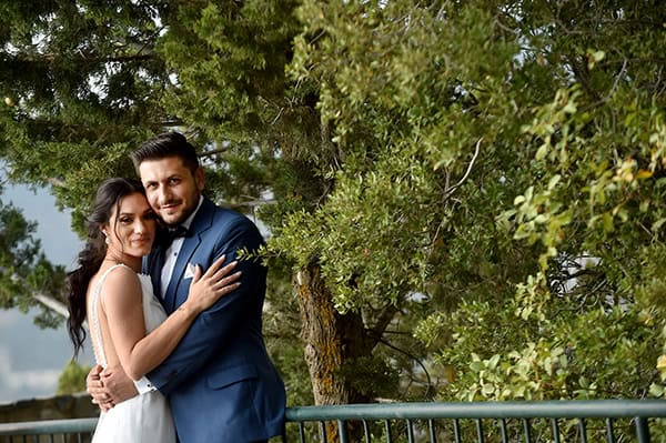 elegant-summer-wedding-nicosia-lush-flower-arrangements-romantic-touches_02
