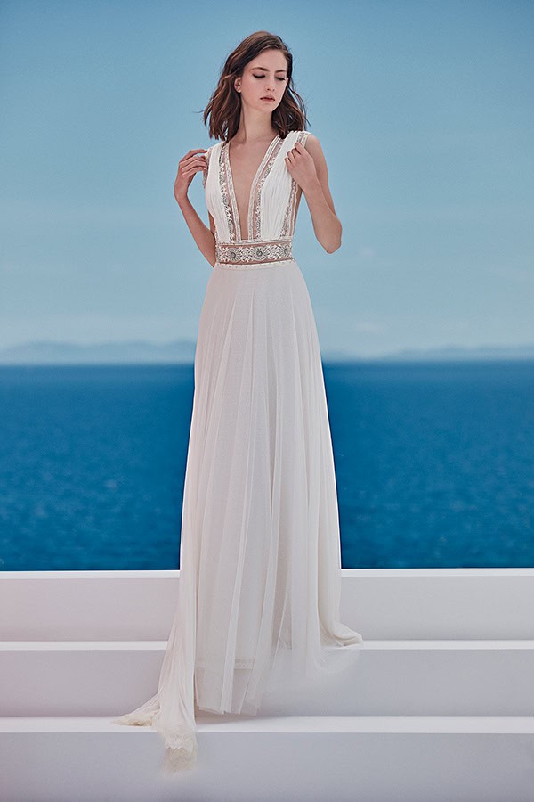 ethereal-bridal-dresses-vasia-tzotzopoulou-ultra-romantic-bridal-look-collection_07