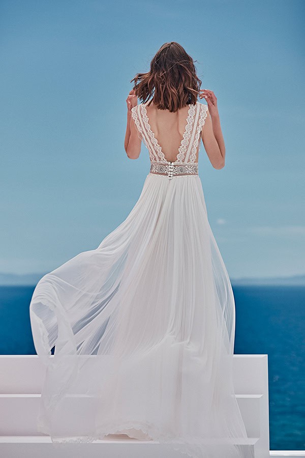 ethereal-bridal-dresses-vasia-tzotzopoulou-ultra-romantic-bridal-look-collection_09