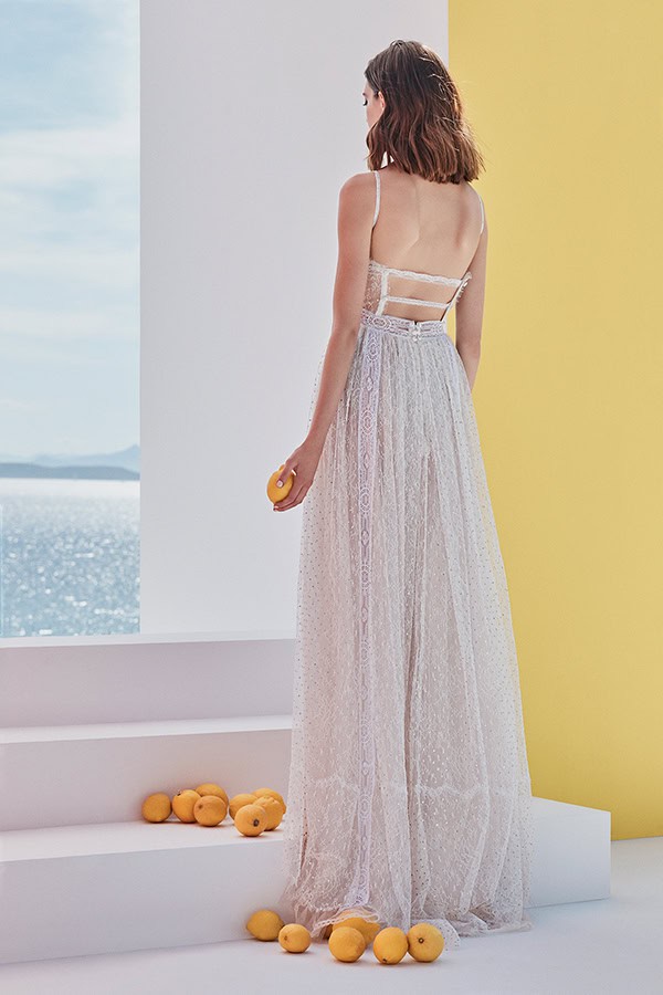 ethereal-bridal-dresses-vasia-tzotzopoulou-ultra-romantic-bridal-look-collection_14