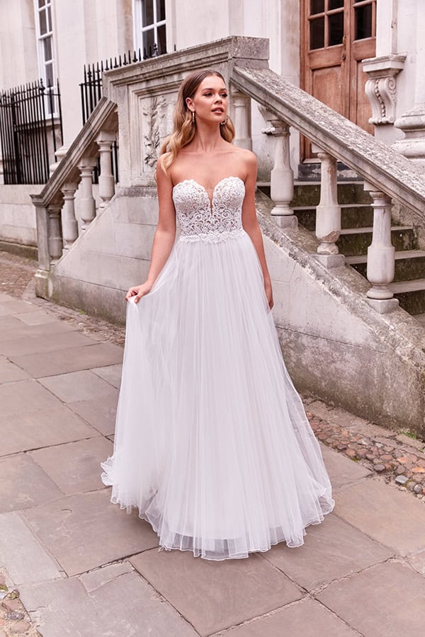impressive-aetherial-bridal-creation-justin-alexander-modern-bride_02