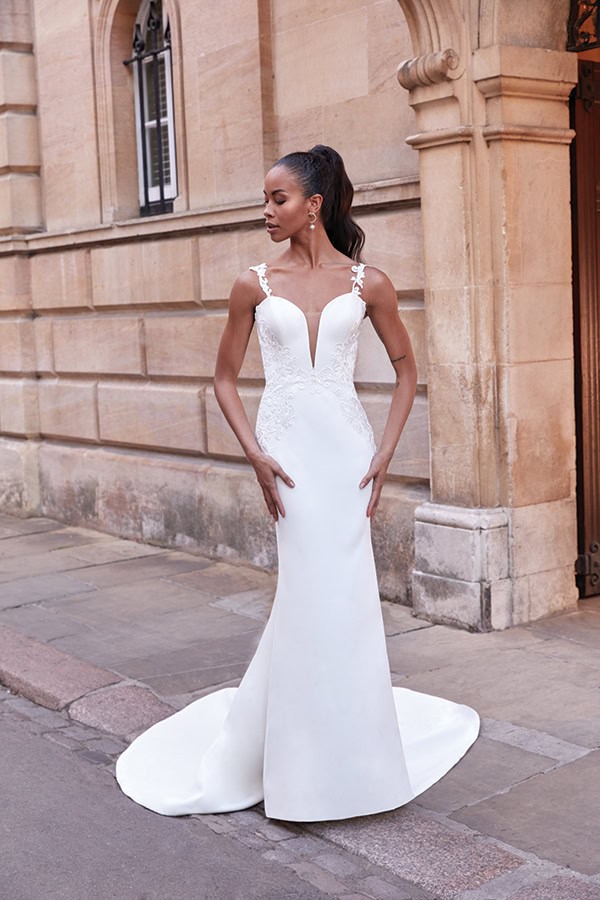 impressive-aetherial-bridal-creation-justin-alexander-modern-bride_11