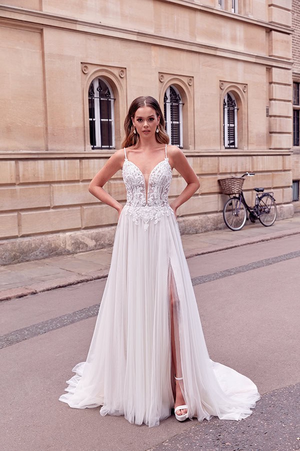 impressive-aetherial-bridal-creation-justin-alexander-modern-bride_20