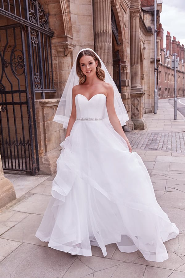 impressive-aetherial-bridal-creation-justin-alexander-modern-bride_25
