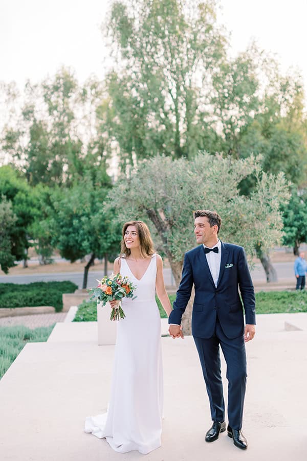 impressive-summer-wedding-vouliagmeni-lush-greenery-romantic-elements_01