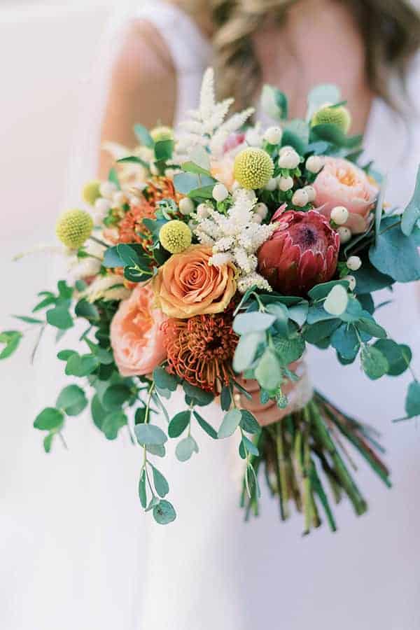 impressive-summer-wedding-vouliagmeni-lush-greenery-romantic-elements_06