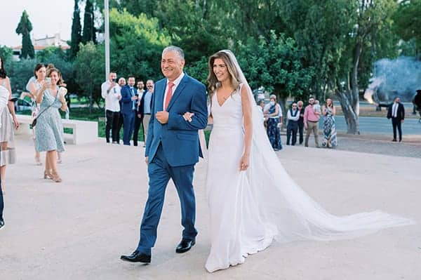 impressive-summer-wedding-vouliagmeni-lush-greenery-romantic-elements_18