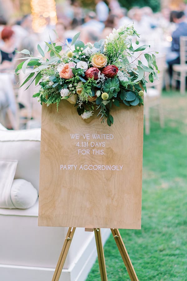 impressive-summer-wedding-vouliagmeni-lush-greenery-romantic-elements_32