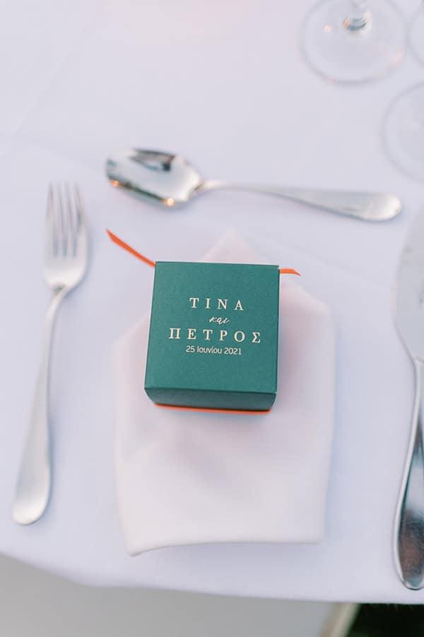 impressive-summer-wedding-vouliagmeni-lush-greenery-romantic-elements_34