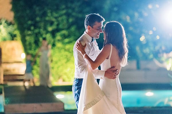 impressive-summer-wedding-vouliagmeni-lush-greenery-romantic-elements_37