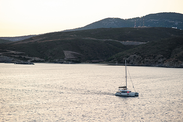 island-wedding-summer-skyros-white-lycianthus-olive_03x