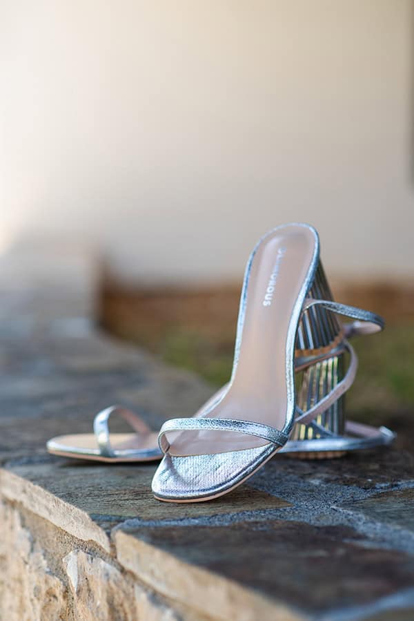 island-wedding-summer-skyros-white-lycianthus-olive_04x