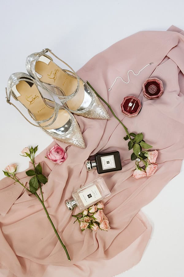 magnificent-styled-shoot-santorini-island-romantic-roses-white-pink-hues_05