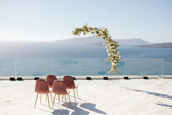 magnificent-styled-shoot-santorini-island-romantic-roses-white-pink-hues_07x