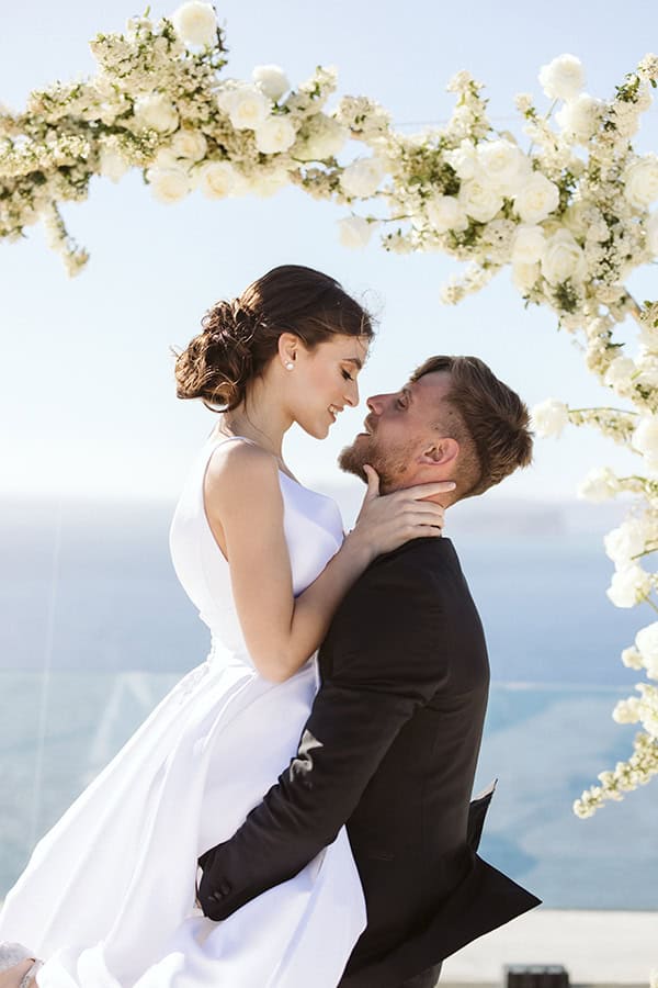 magnificent-styled-shoot-santorini-island-romantic-roses-white-pink-hues_10x