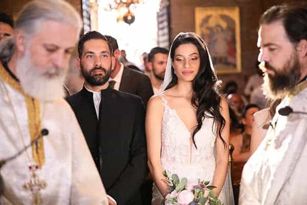 romantic-summer-wedding-nicosia-roses-lycianthus-pink-white-hues_22