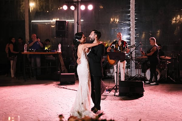 romantic-summer-wedding-nicosia-roses-lycianthus-pink-white-hues_33