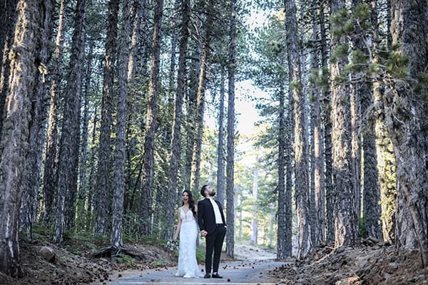 romantic-summer-wedding-nicosia-roses-lycianthus-pink-white-hues_41
