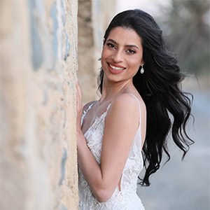 Ρομαντικός καλοκαιρινός γάμος στη Λευκωσία με τριαντάφυλλα και λυσίανθο σε ροζ – λευκές αποχρώσεις