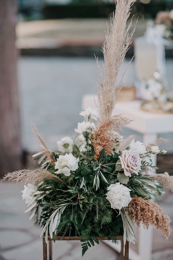 romantic-summer-wedding-venue-elena-olive-bohemian-touches_17