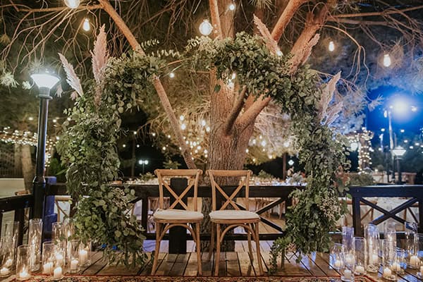 5+1 αψίδες με λουλούδια για τη διακόσμηση της δεξίωσης του γάμου σας